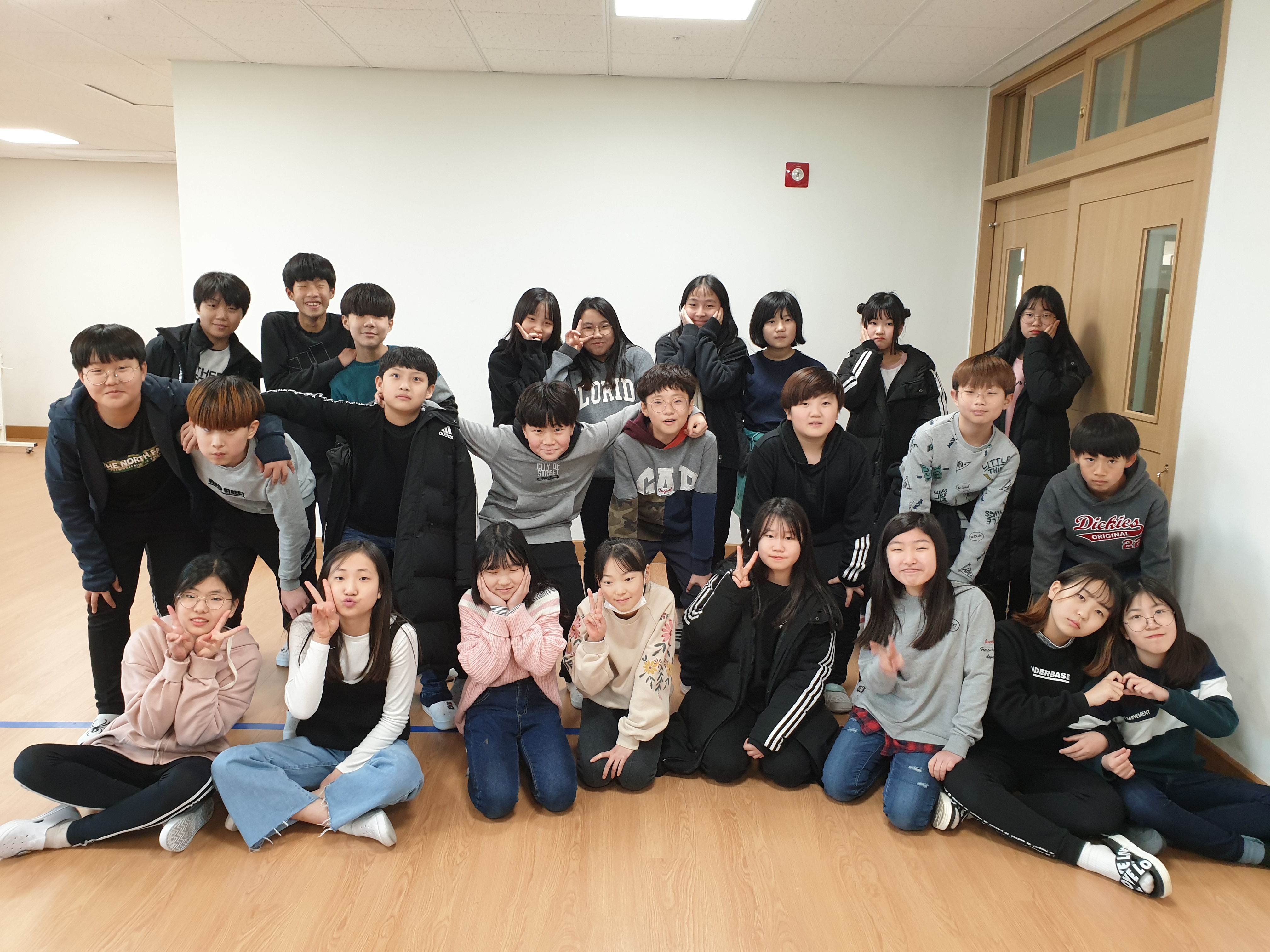 6-4 단체사진.jpg